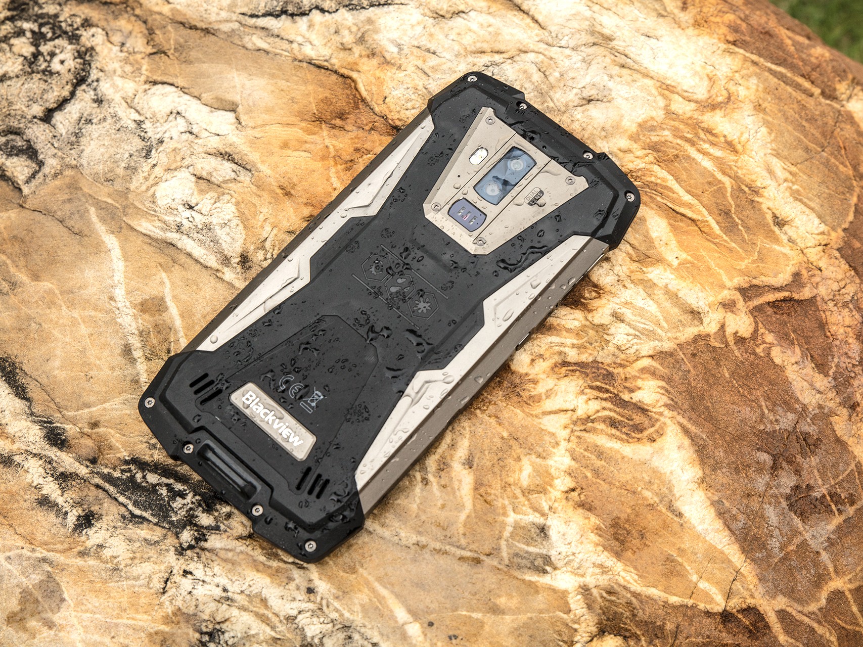 SHARP Aquos R3 e Blackview BV9700 Pro appaiono nel web