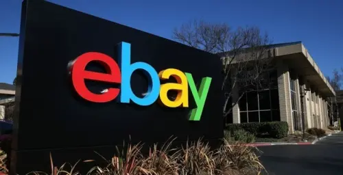Ebay attacca Amazon denunciandolo
