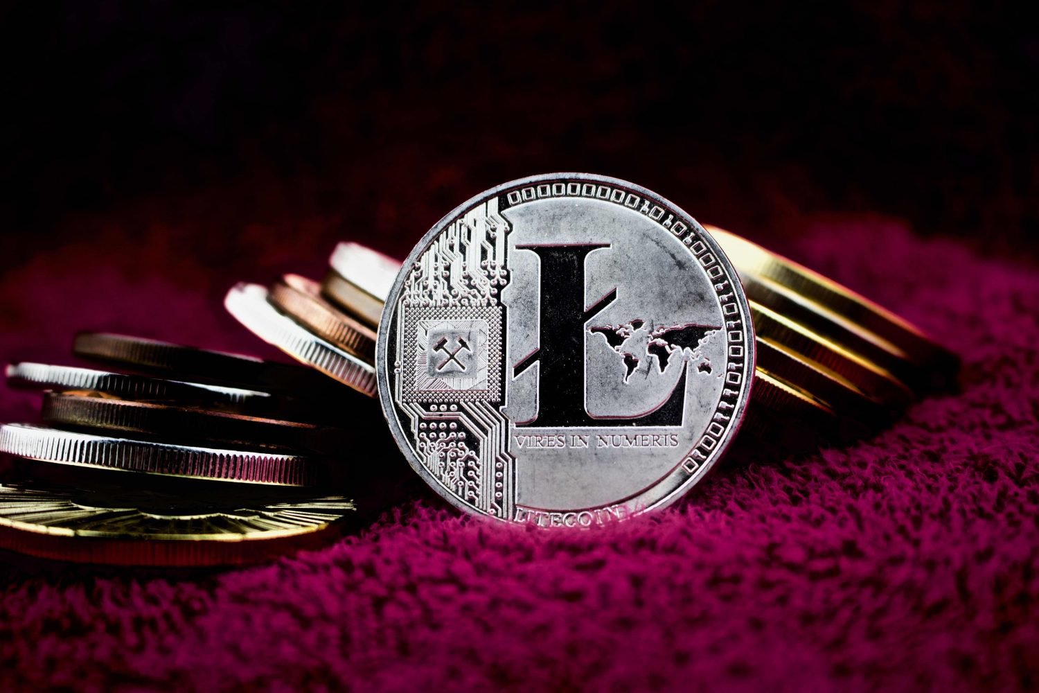 Investire in Litecoin, meglio i broker online o gli exchange?